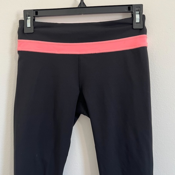 Lululemon Pink & Black Workout Leggings - Picture 6 of 8
